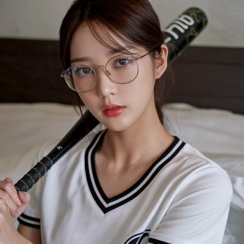a-close-up-photo-of-a-korean-female-model-wearing-SOgCSmb3R_Ci0u7VSlRaaw-9C_JaprvQum8MMcBWC7Gyw.jpeg